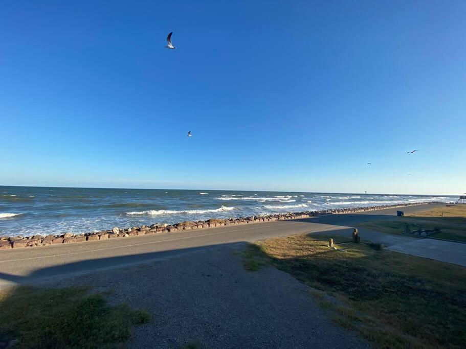 Beach House With Ocean View Surfside Beach Zewnętrze zdjęcie